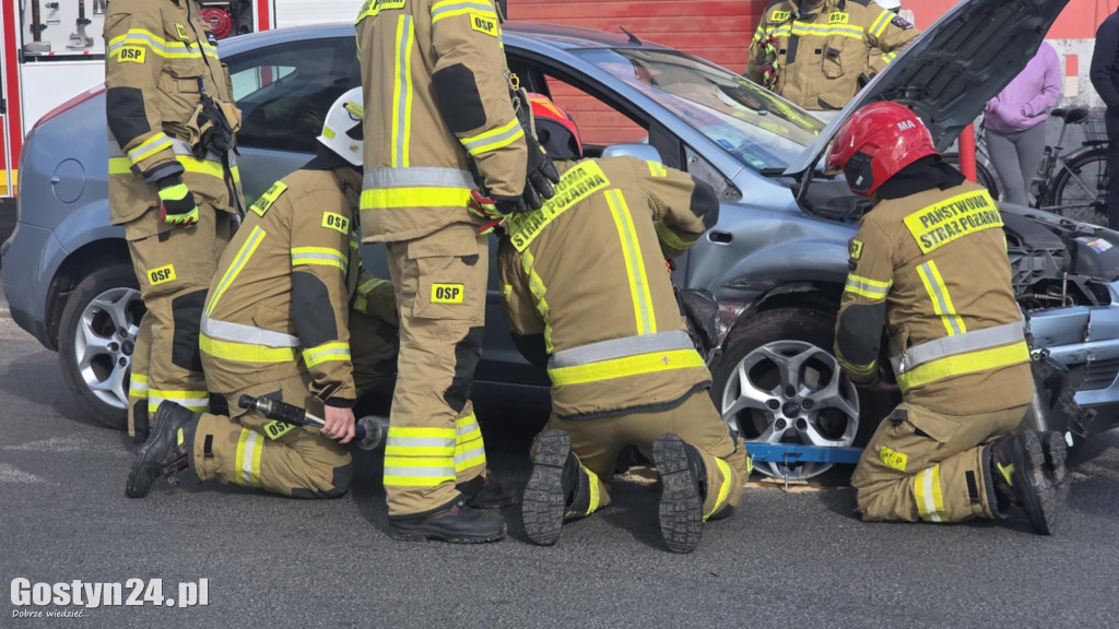 Zderzenie dwóch samochodów w Karolewie
