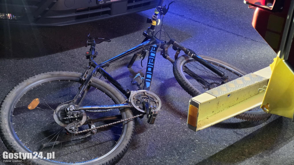 Wypadek na wylocie z Piasków, ranny rowerzysta