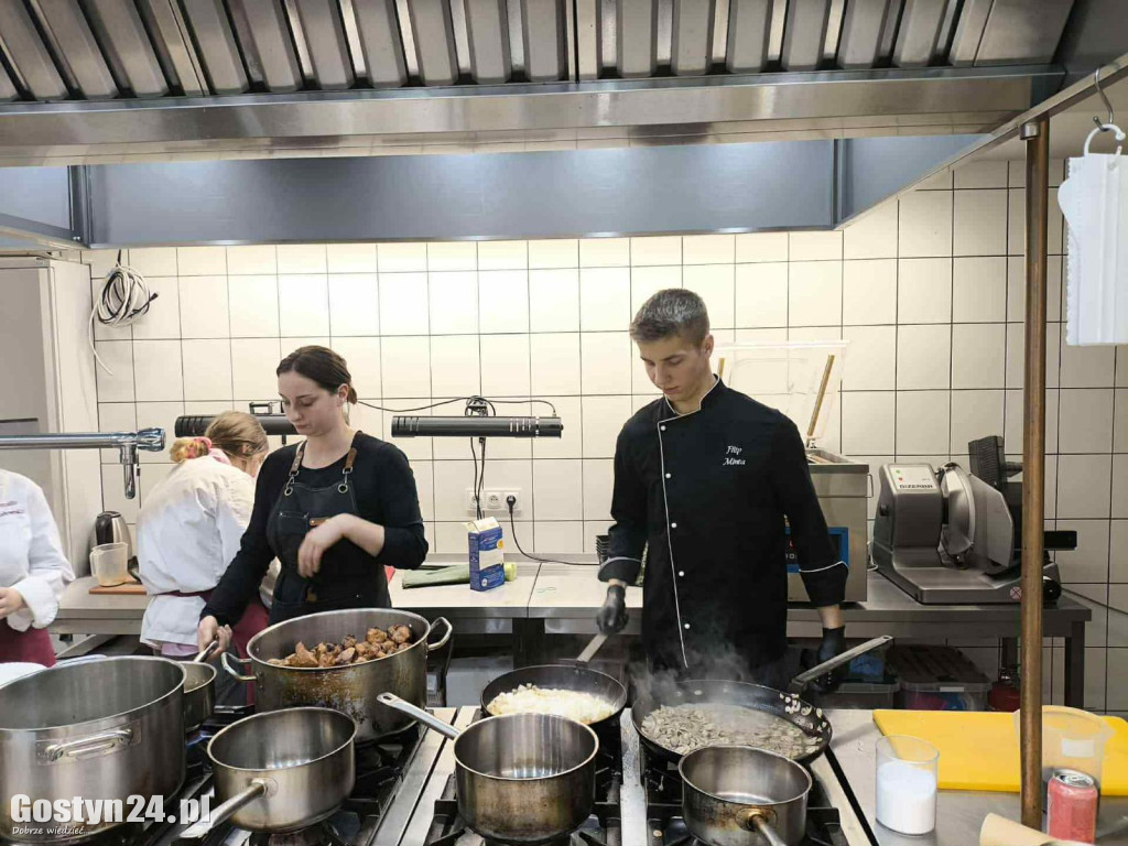 Uczniowie z ZSR w Grabonogu na praktykach w Lofcie