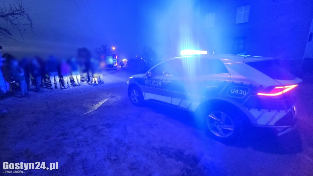 Samochód wjechał w garaż i zaczął płonąć