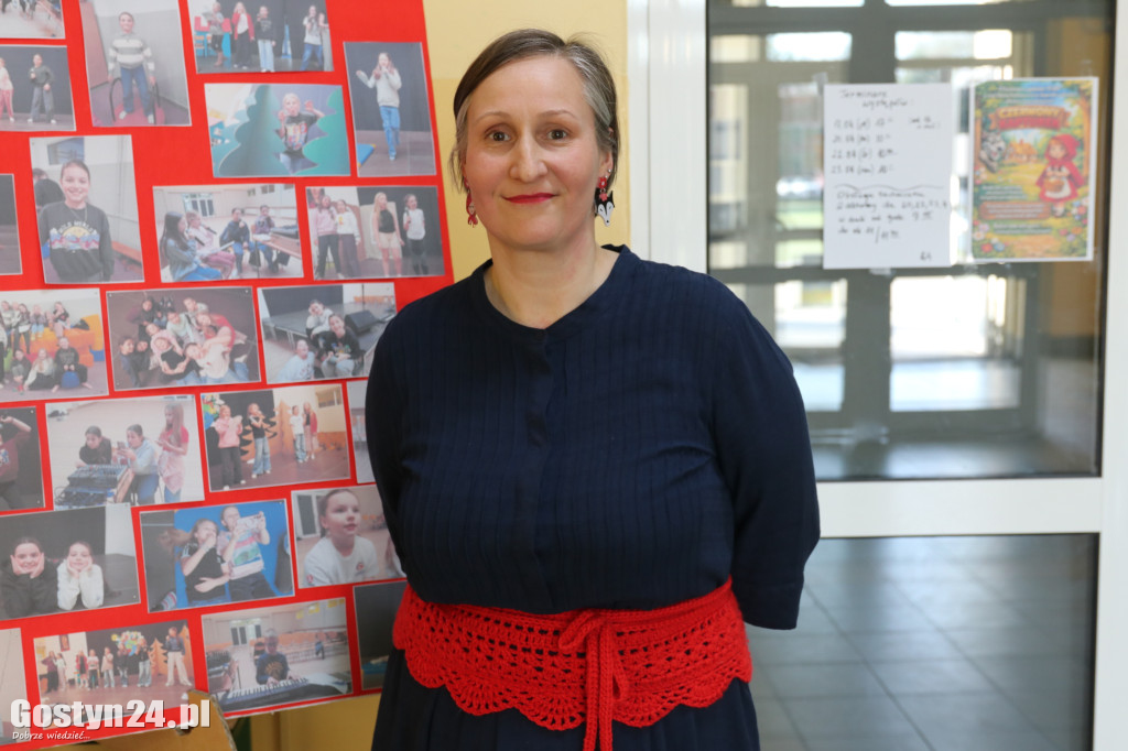 Przedstawienie w wykonaniu uczniów w Piaskach