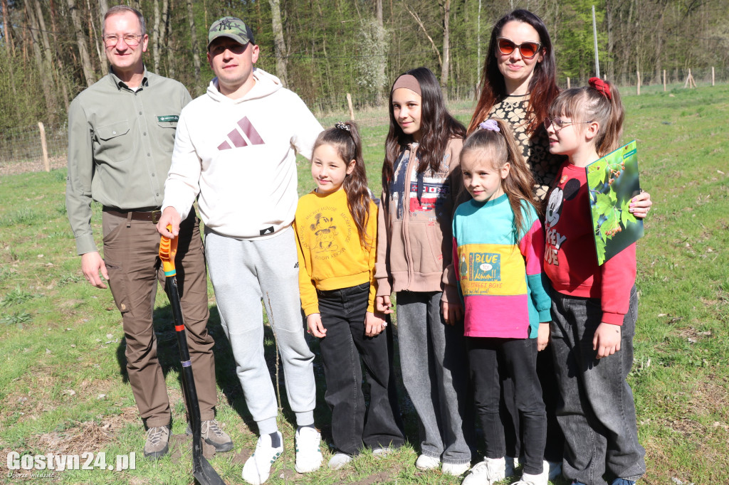 Sadzenie drzew w Lesie Dobrych Wspomnień