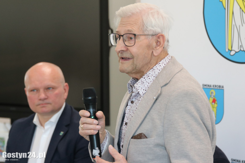 Międzypokoleniowe spotkanie klubów piłkarskich w Krobi