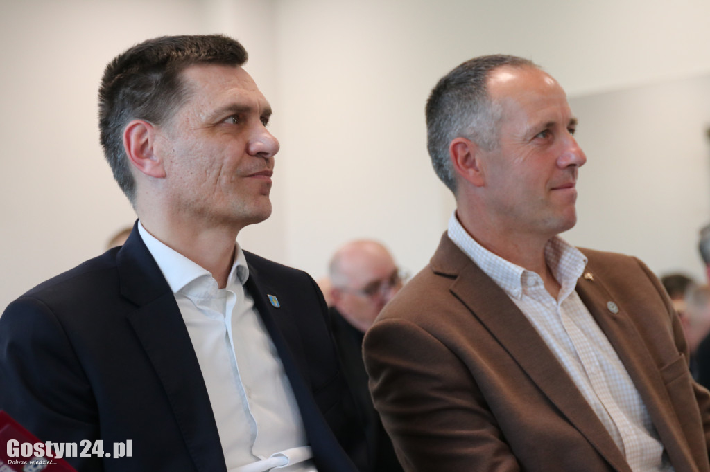 Międzypokoleniowe spotkanie klubów piłkarskich w Krobi