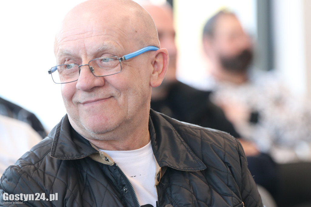 Międzypokoleniowe spotkanie klubów piłkarskich w Krobi