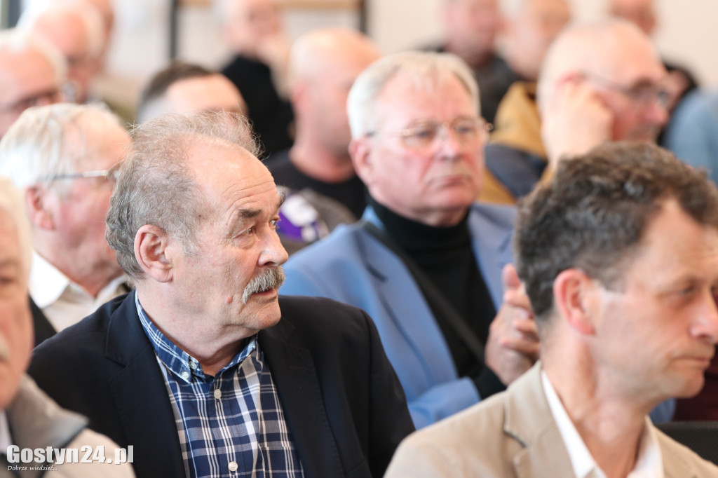 Międzypokoleniowe spotkanie klubów piłkarskich w Krobi