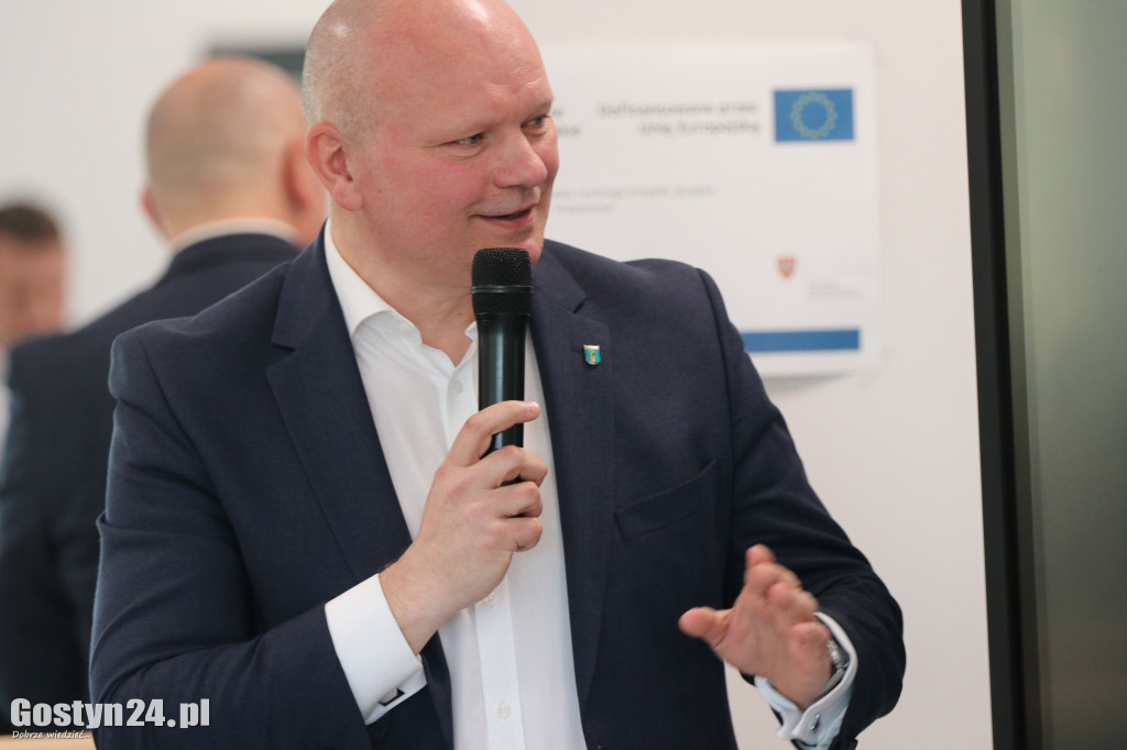 Międzypokoleniowe spotkanie klubów piłkarskich w Krobi