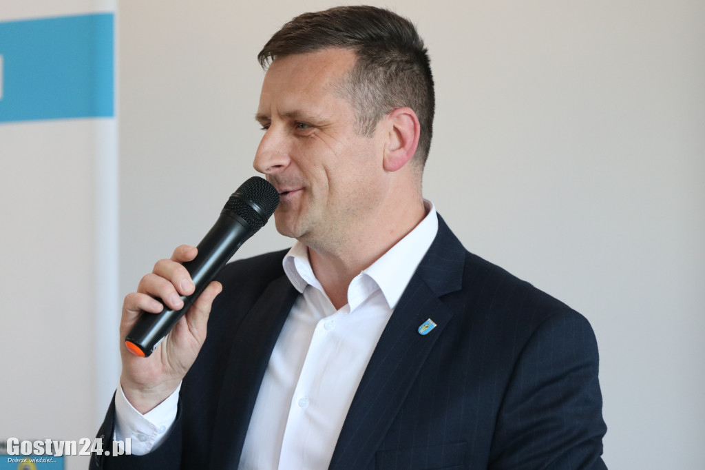 Międzypokoleniowe spotkanie klubów piłkarskich w Krobi