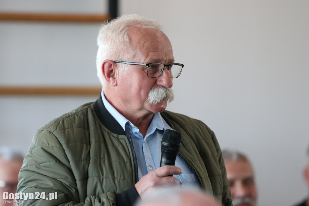 Międzypokoleniowe spotkanie klubów piłkarskich w Krobi