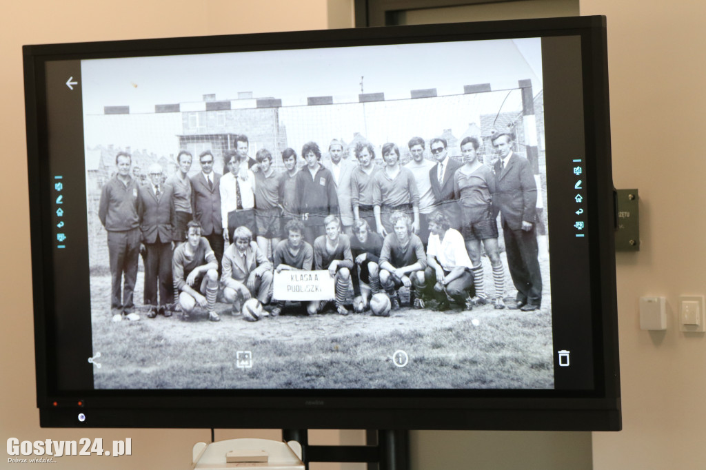 Międzypokoleniowe spotkanie klubów piłkarskich w Krobi