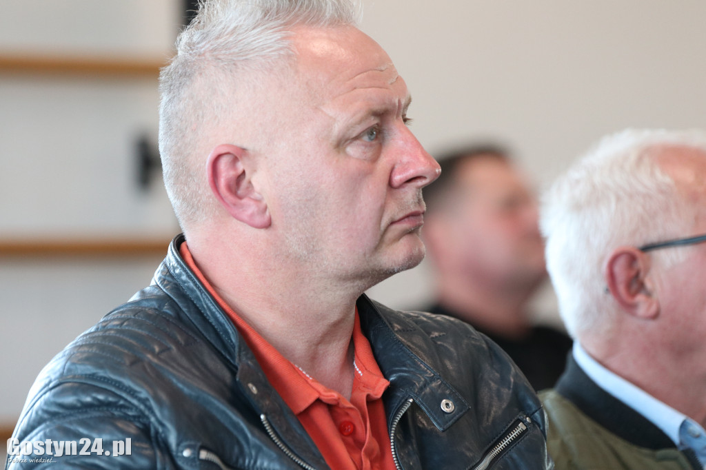 Międzypokoleniowe spotkanie klubów piłkarskich w Krobi