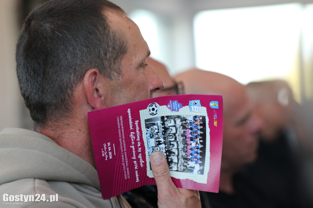 Międzypokoleniowe spotkanie klubów piłkarskich w Krobi