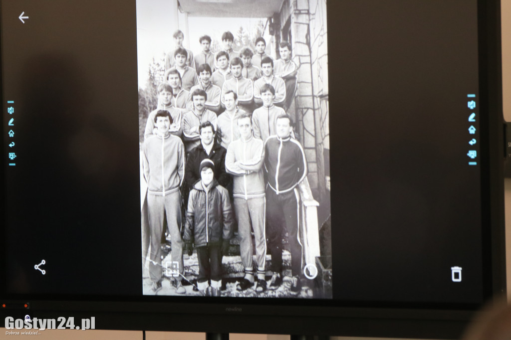 Międzypokoleniowe spotkanie klubów piłkarskich w Krobi