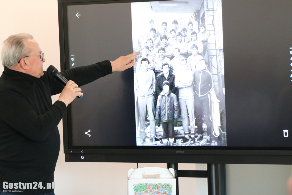 Międzypokoleniowe spotkanie klubów piłkarskich w Krobi