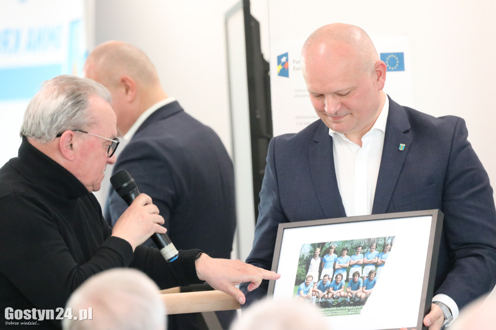 Międzypokoleniowe spotkanie klubów piłkarskich w Krobi