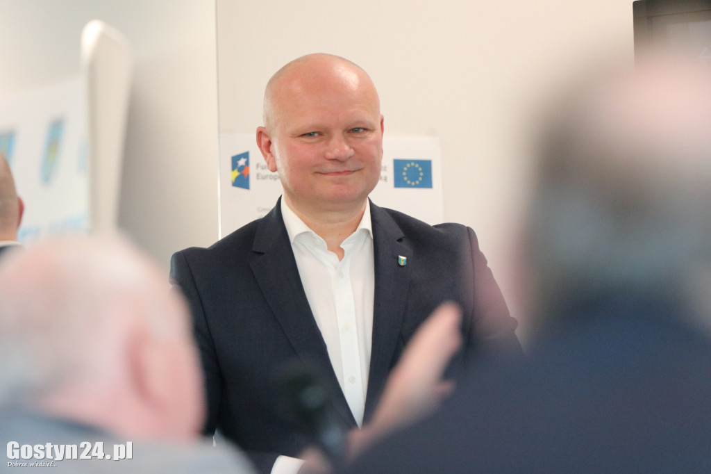 Międzypokoleniowe spotkanie klubów piłkarskich w Krobi