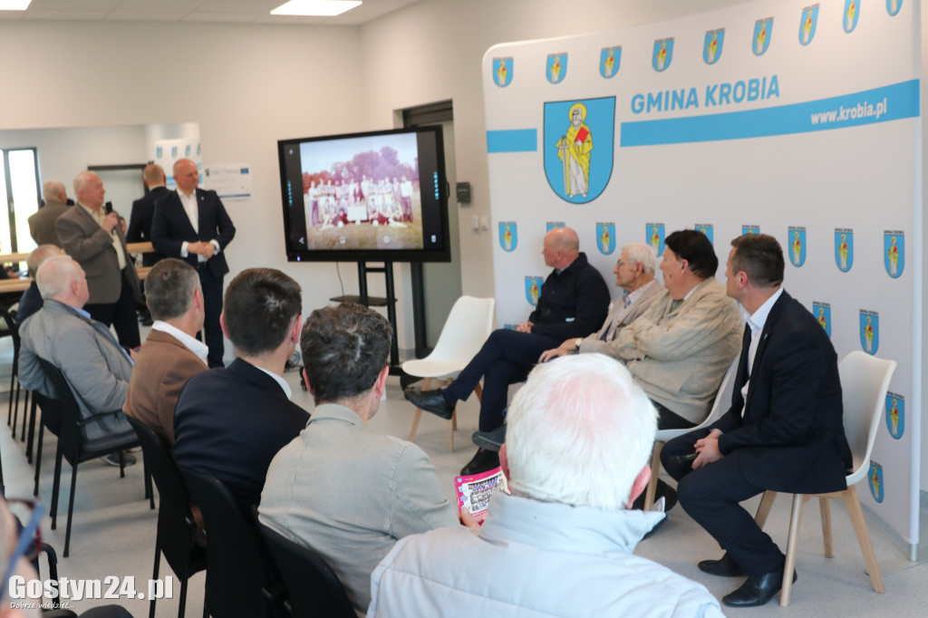 Międzypokoleniowe spotkanie klubów piłkarskich w Krobi