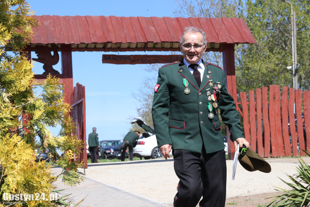 Jedna tarcza, jeden strzał i 40 uczestników.