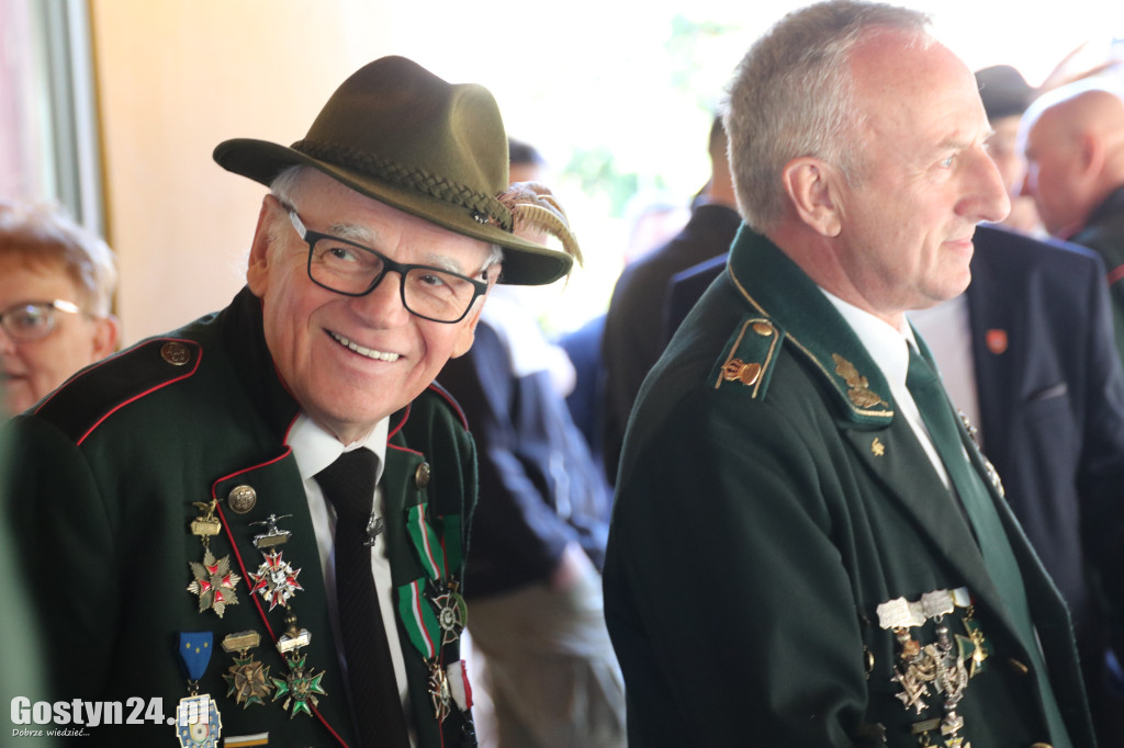 Jedna tarcza, jeden strzał i 40 uczestników.