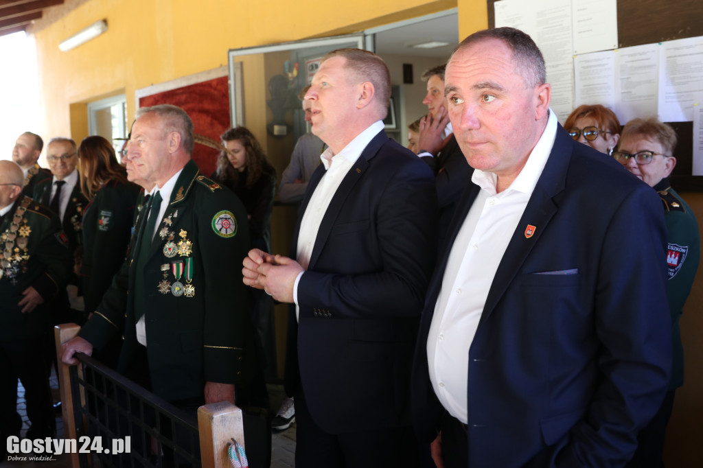 Jedna tarcza, jeden strzał i 40 uczestników.