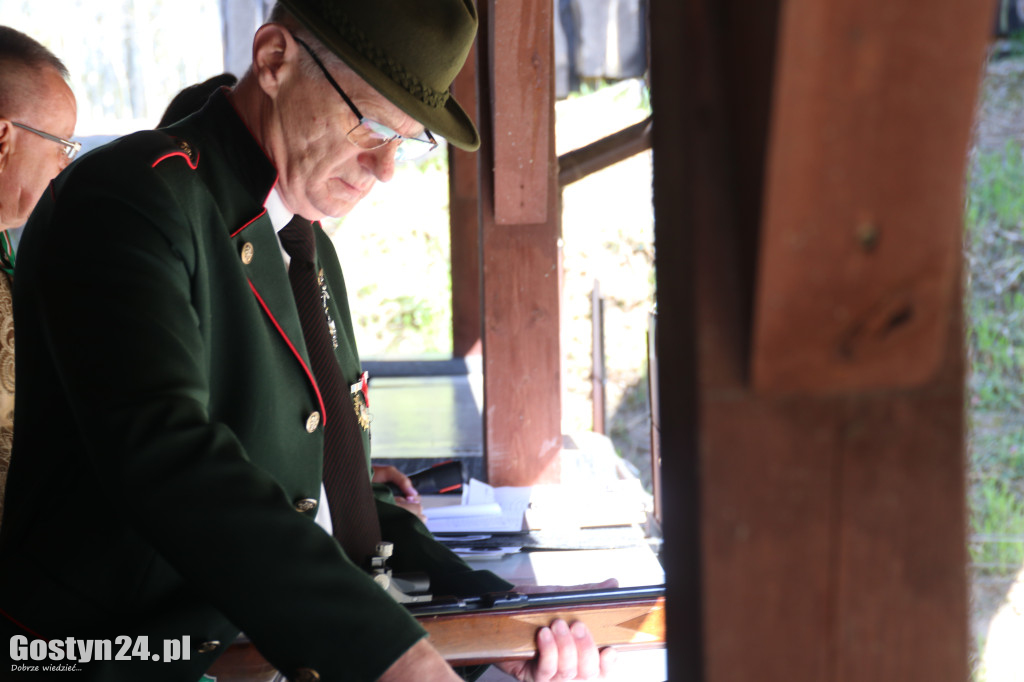 Jedna tarcza, jeden strzał i 40 uczestników.