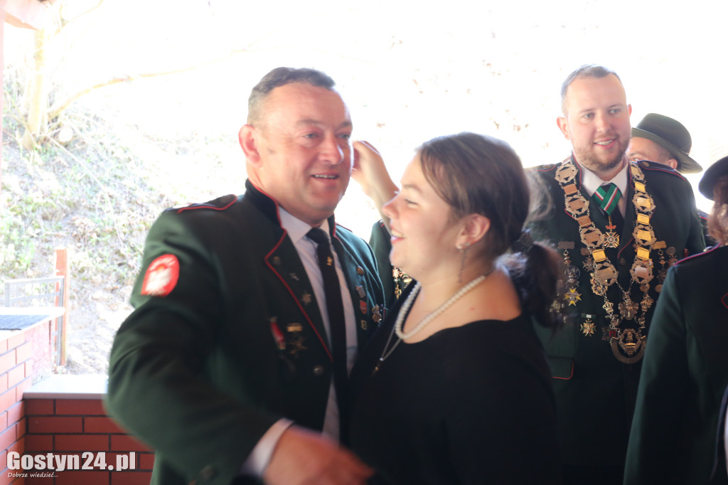 Jedna tarcza, jeden strzał i 40 uczestników.