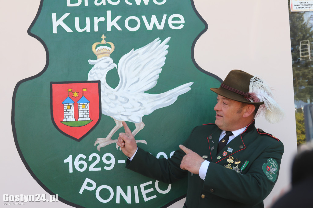 Jedna tarcza, jeden strzał i 40 uczestników.