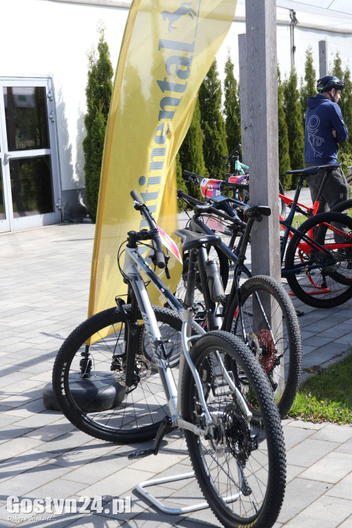 Największym utrudnieniem był silny wiatr.