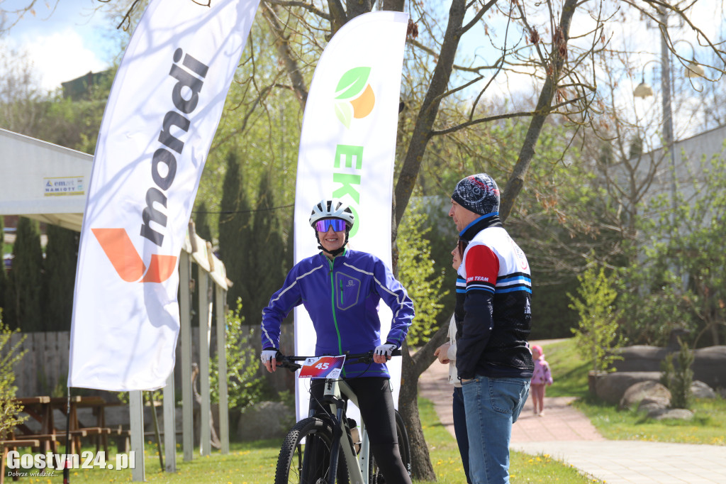 Największym utrudnieniem był silny wiatr.