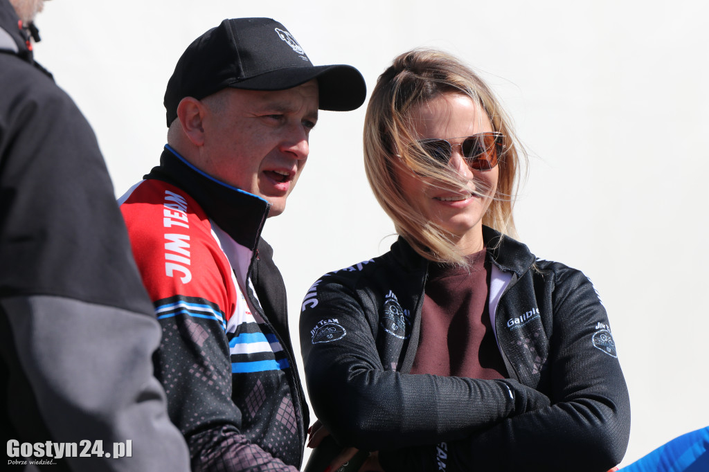 Największym utrudnieniem był silny wiatr.