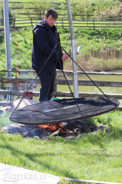 Największym utrudnieniem był silny wiatr.