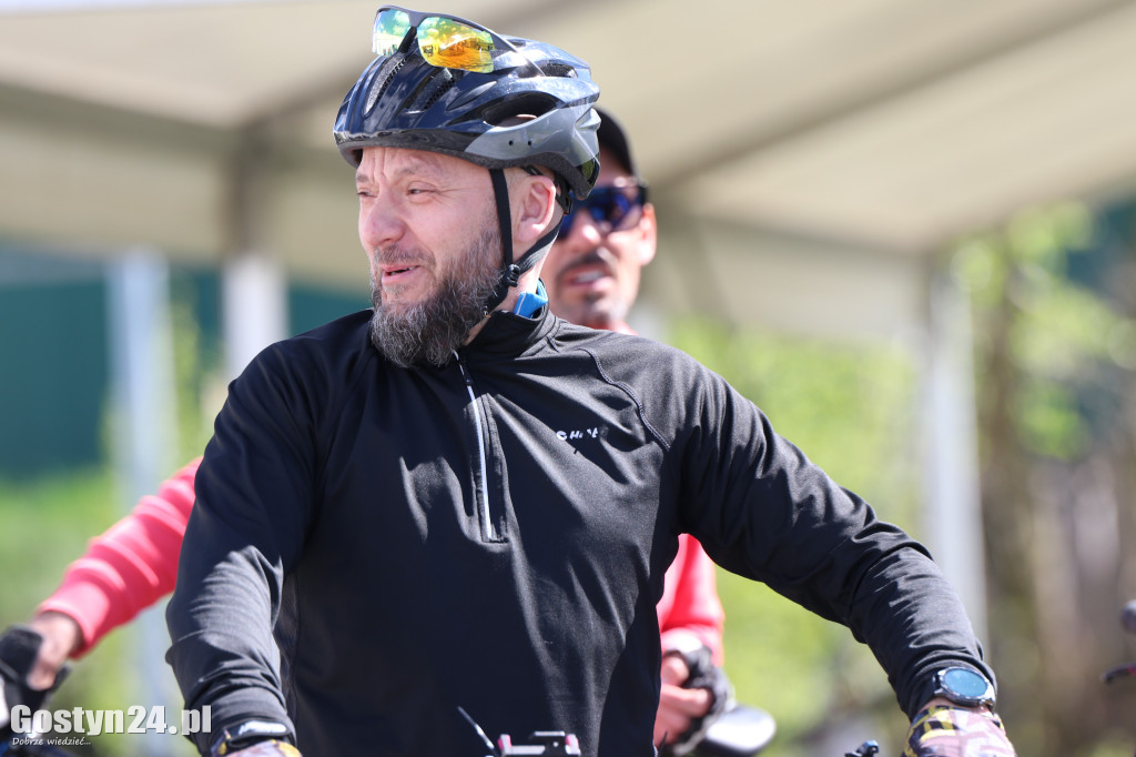 Największym utrudnieniem był silny wiatr.