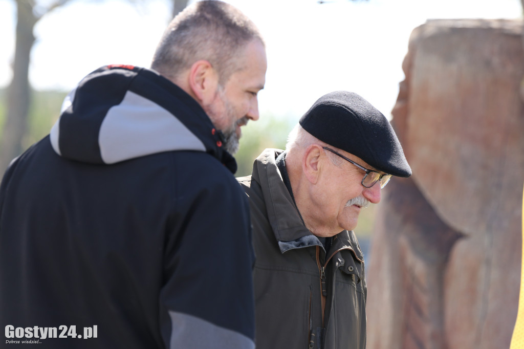 Największym utrudnieniem był silny wiatr.