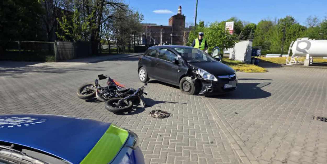 Wypadek w centrum Gostynia. 15-letni motorowerzysta ranny