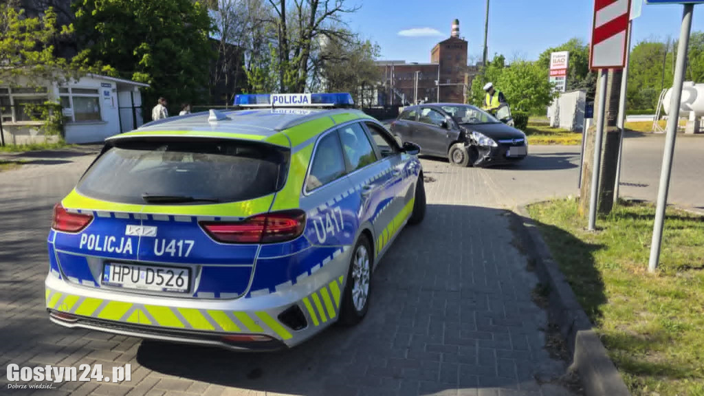 Wypadek w centrum Gostynia. 15-letni motorowerzysta ranny