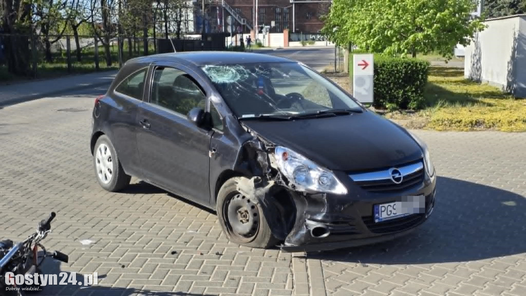 Wypadek w centrum Gostynia. 15-letni motorowerzysta ranny