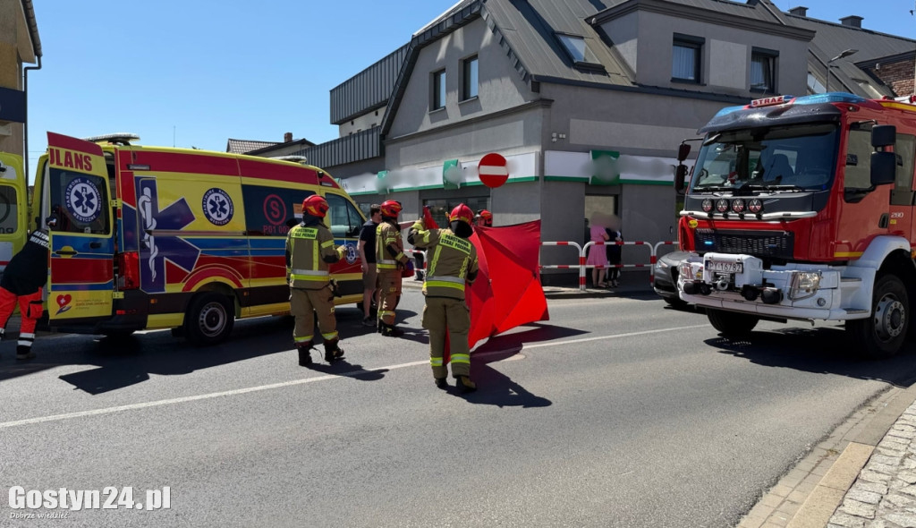 Potrącenie na przejściu dla pieszych w Gostyniu. Poszkodowany trafił do szpitala