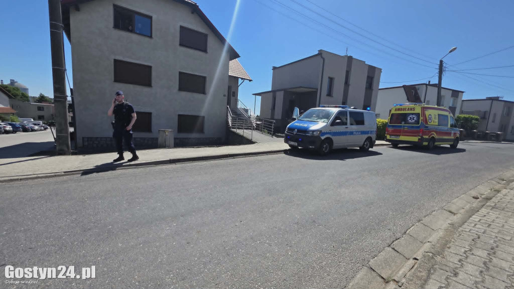 Zderzenie hulajnogi i osobówki na ul. Kochanowskiego w Gostyniu