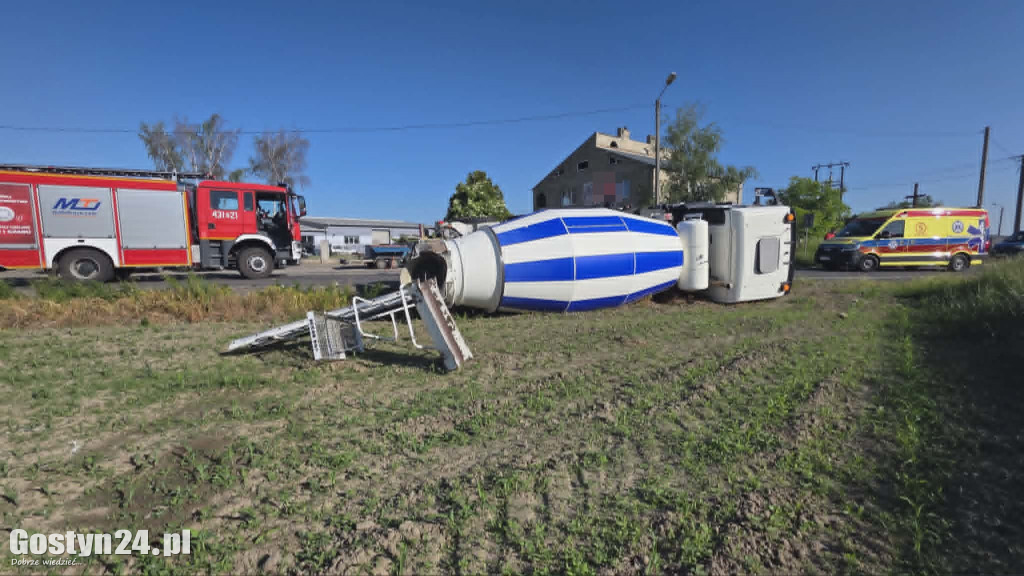 Betoniarka przewróciła się w Strzelcach Małych