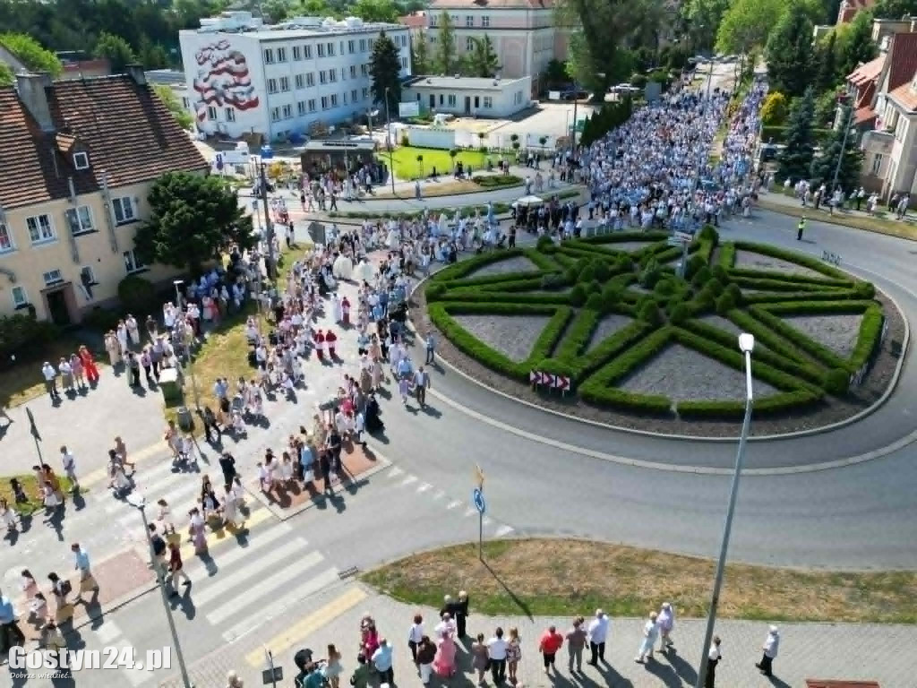 Procesja Bożego Ciała ulicami Gostynia