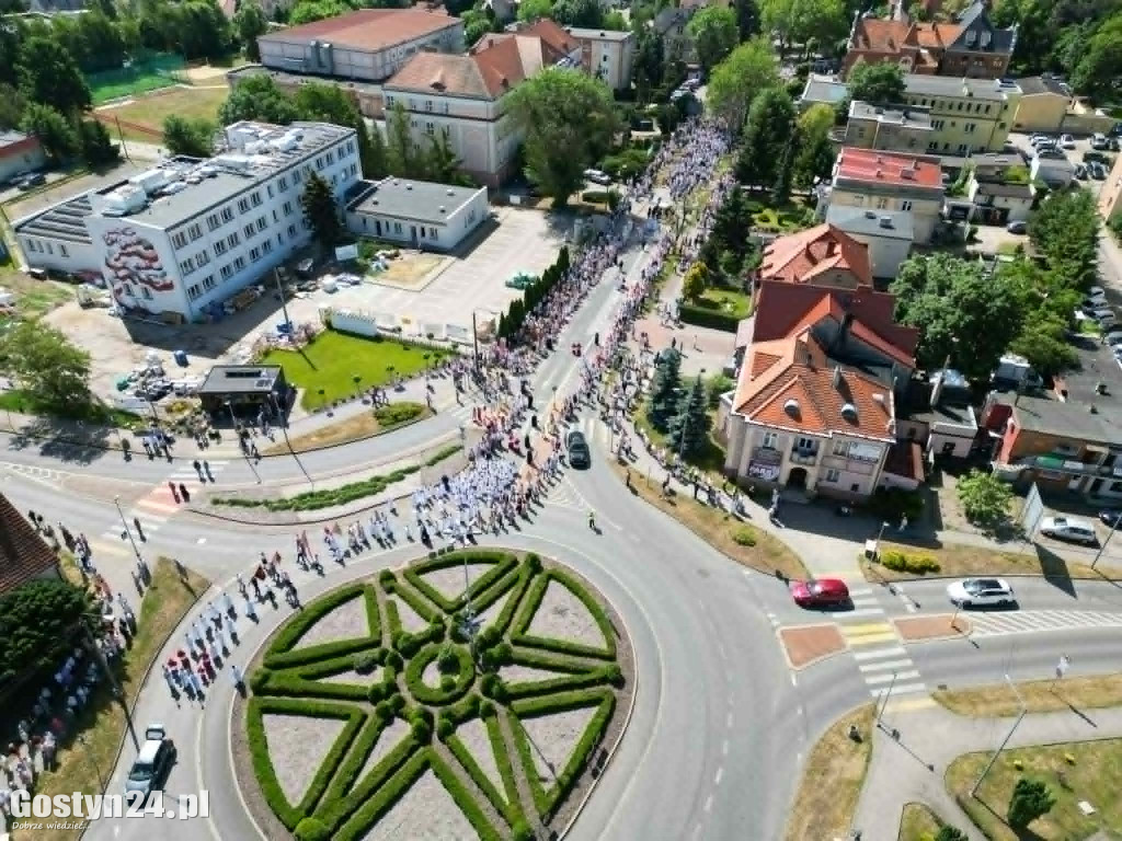 Procesja Bożego Ciała ulicami Gostynia