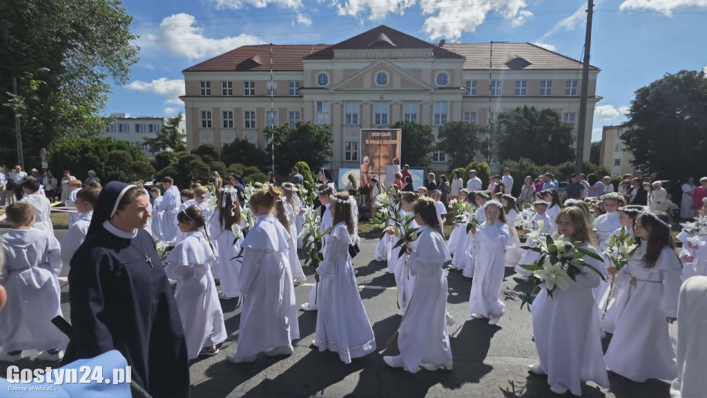 Procesja Bożego Ciała ulicami Gostynia
