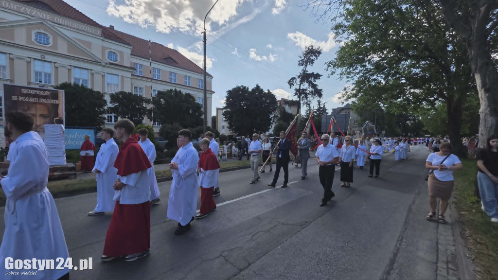 Procesja Bożego Ciała ulicami Gostynia