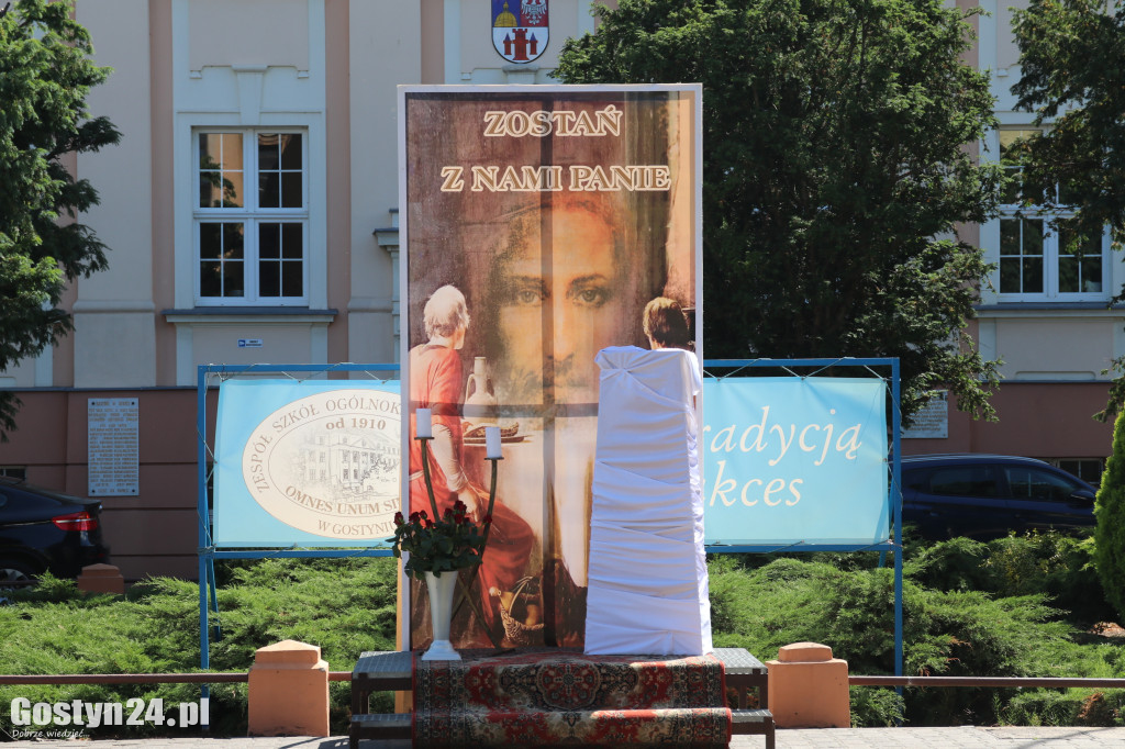 Procesja Bożego Ciała ulicami Gostynia