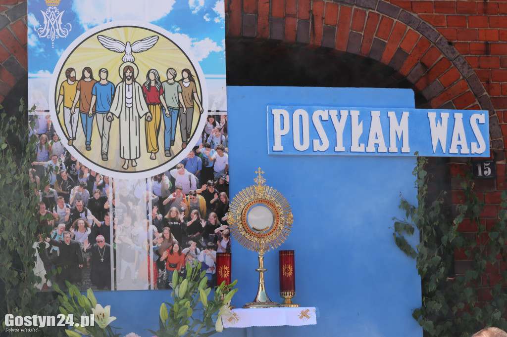Procesja Bożego Ciała ulicami Gostynia