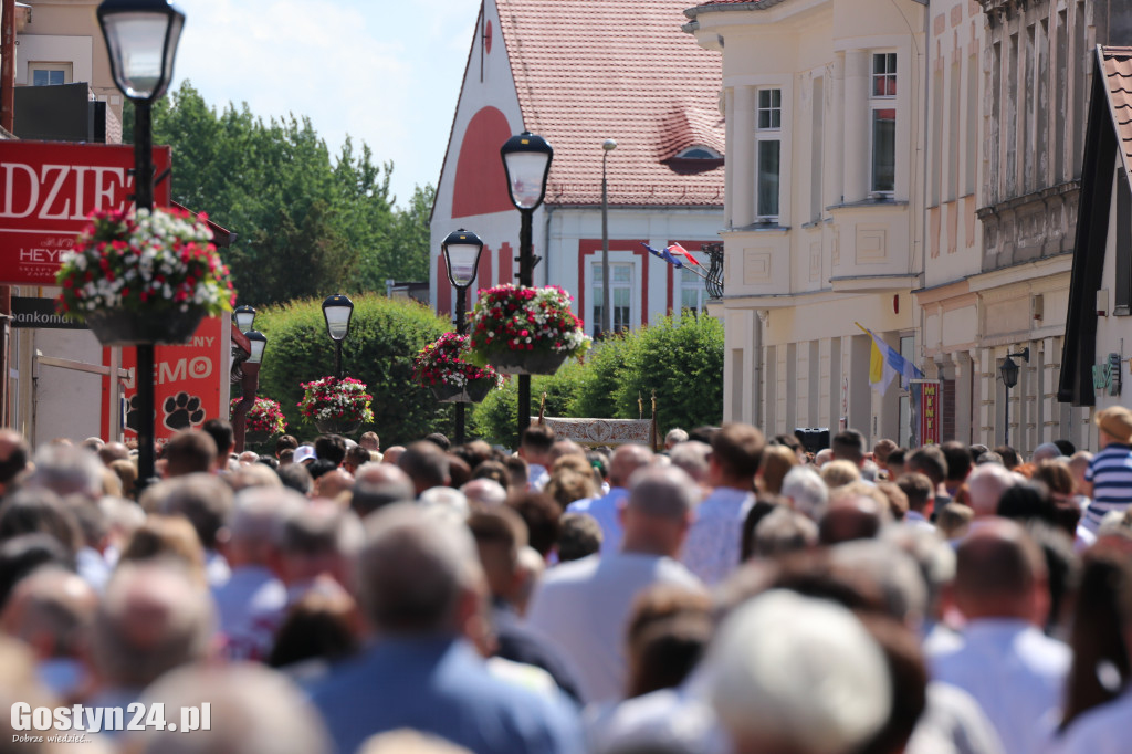 Procesja Bożego Ciała ulicami Gostynia
