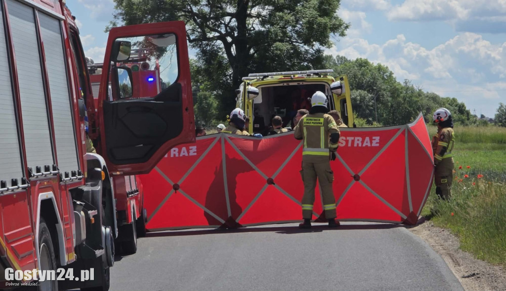 Groźny wypadek w drodze na Świętą Górę. Rannego księdza zabrał helikopter