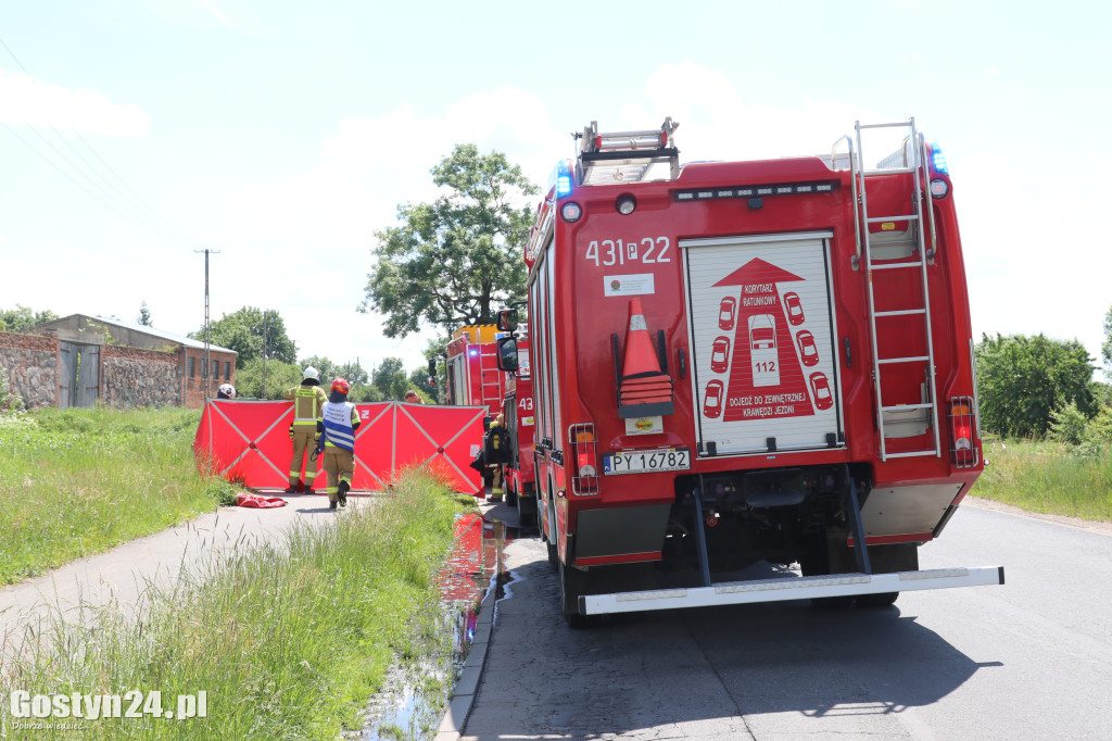 Groźny wypadek w drodze na Świętą Górę. Rannego księdza zabrał helikopter