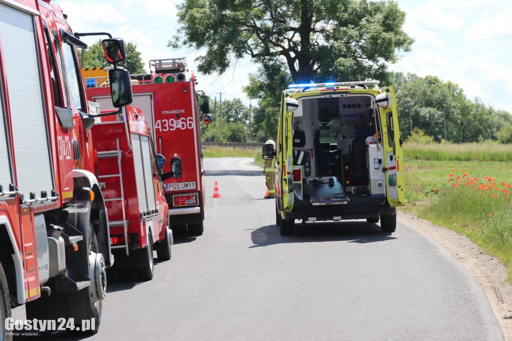 Groźny wypadek w drodze na Świętą Górę. Rannego księdza zabrał helikopter