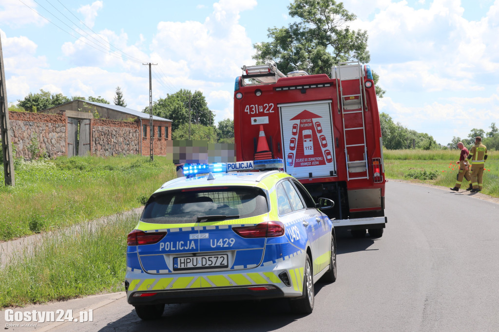 Groźny wypadek w drodze na Świętą Górę. Rannego księdza zabrał helikopter